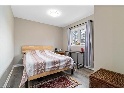 2026 Cavendish Drive, Burlington, ON - Indoor Photo Showing Bedroom