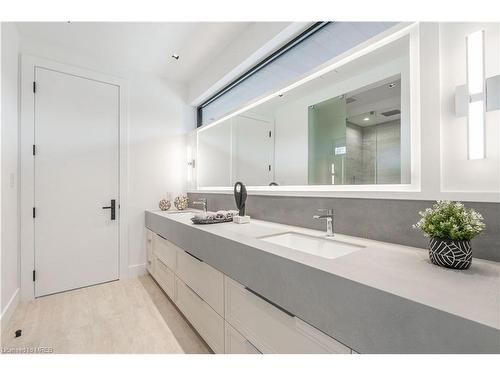 21 Tyre Avenue, Toronto, ON - Indoor Photo Showing Bathroom