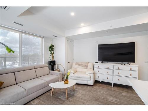 401-408 Browns Line, Toronto, ON - Indoor Photo Showing Living Room