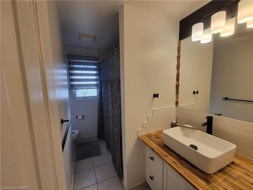 147 Muriel Crescent, London, ON - Indoor Photo Showing Bathroom
