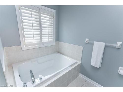 6419 Hampden Woods Road, Mississauga, ON - Indoor Photo Showing Bathroom