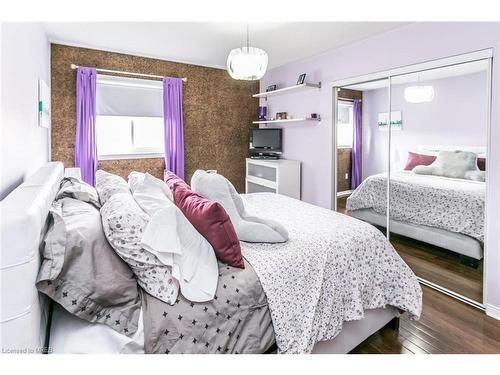 6419 Hampden Woods Road, Mississauga, ON - Indoor Photo Showing Bedroom