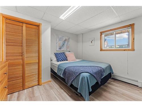 25 Fire Route 296, Trent Lakes, ON - Indoor Photo Showing Bedroom