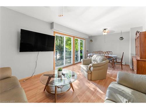 25 Fire Route 296, Trent Lakes, ON - Indoor Photo Showing Living Room