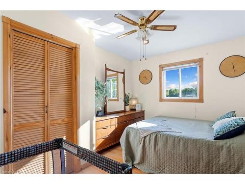 25 Fire Route 296, Trent Lakes, ON - Indoor Photo Showing Bedroom