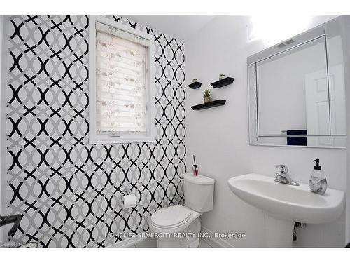 55 Cheevers Road, Brantford, ON - Indoor Photo Showing Bathroom
