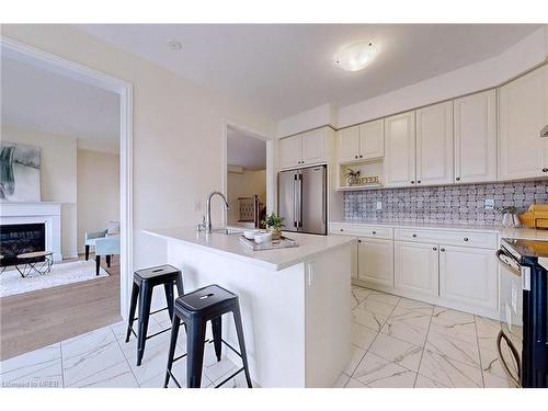 3 Bee Crescent, Brantford, ON - Indoor Photo Showing Kitchen With Upgraded Kitchen