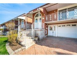 4267 Curia Crescent  Mississauga, ON L4Z 2X9
