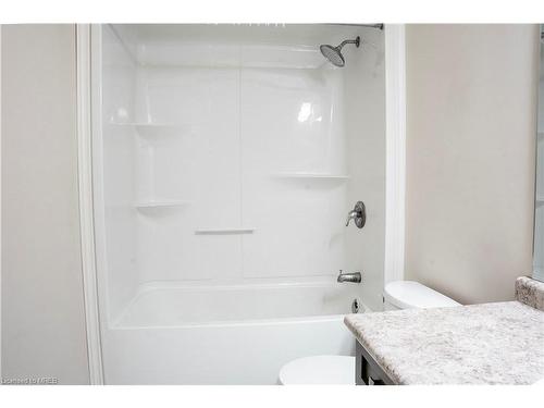 38 Damude Avenue, Thorold, ON - Indoor Photo Showing Bathroom