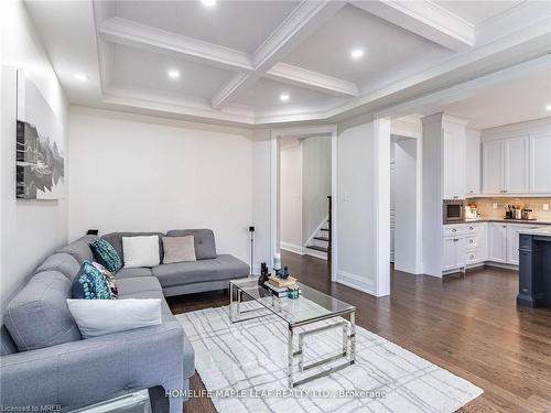 47 Hawke Crescent, New Tecumseth, ON - Indoor Photo Showing Living Room