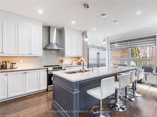 47 Hawke Crescent, New Tecumseth, ON - Indoor Photo Showing Kitchen With Upgraded Kitchen