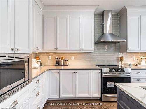 47 Hawke Crescent, New Tecumseth, ON - Indoor Photo Showing Kitchen With Upgraded Kitchen