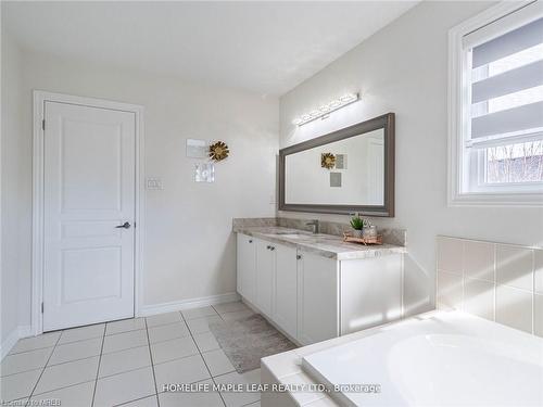 47 Hawke Crescent, New Tecumseth, ON - Indoor Photo Showing Bathroom