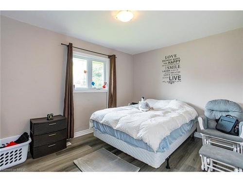 594 Gordon Avenue, London, ON - Indoor Photo Showing Bedroom