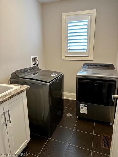 133-141 Rosie Street, The Blue Mountains, ON - Indoor Photo Showing Laundry Room