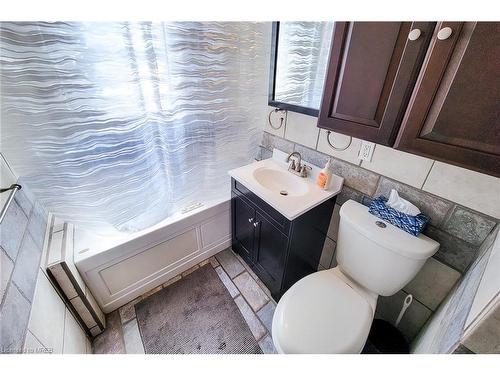 650 Dunn Avenue, Hamilton, ON - Indoor Photo Showing Bathroom