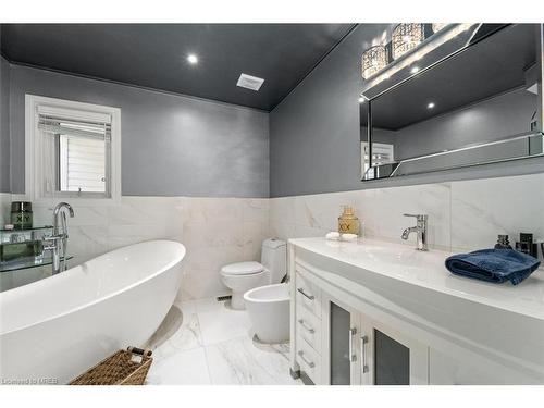 157 Venice Gate Drive, Vaughan, ON - Indoor Photo Showing Bathroom