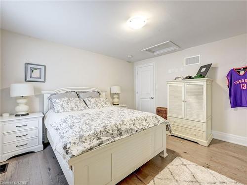 130 Anne Street, Niagara-On-The-Lake, ON - Indoor Photo Showing Bedroom