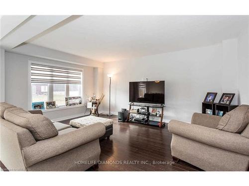 8024 Cole Court, Niagara Falls, ON - Indoor Photo Showing Living Room