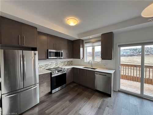 50-5000 Conner Drive, Beamsville, ON - Indoor Photo Showing Kitchen With Stainless Steel Kitchen With Double Sink With Upgraded Kitchen
