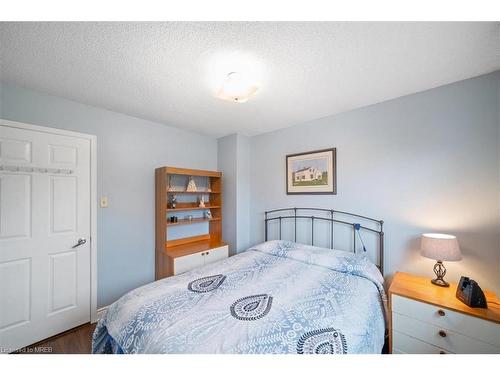 3252 Pilcom Crescent, Mississauga, ON - Indoor Photo Showing Bedroom