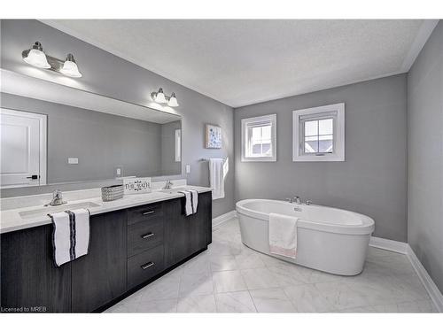 302 Raspberry Place, Waterloo, ON - Indoor Photo Showing Bathroom