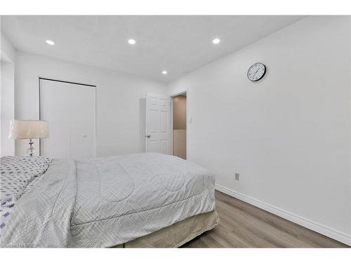 2-596 Grey Street, Brantford, ON - Indoor Photo Showing Bedroom