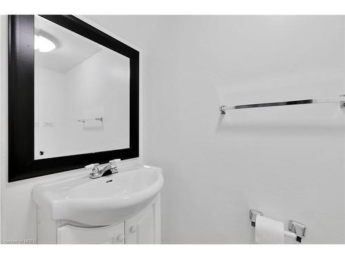 2-596 Grey Street, Brantford, ON - Indoor Photo Showing Bathroom