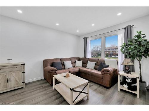 2-596 Grey Street, Brantford, ON - Indoor Photo Showing Living Room