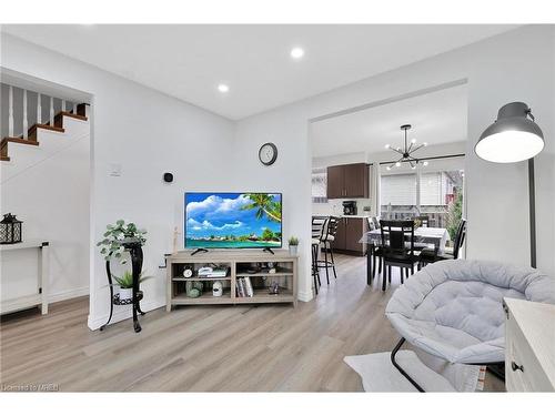 2-596 Grey Street, Brantford, ON - Indoor Photo Showing Living Room