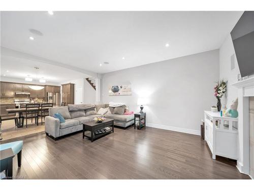 699 Normandy Drive Drive, Woodstock, ON - Indoor Photo Showing Living Room