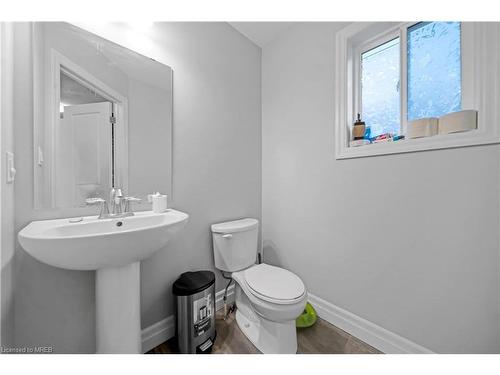 270 Bradshaw Drive Drive, Stratford, ON - Indoor Photo Showing Bathroom