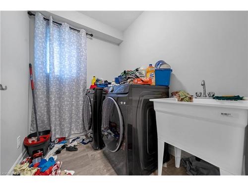 270 Bradshaw Drive Drive, Stratford, ON - Indoor Photo Showing Laundry Room