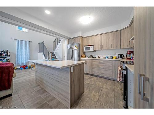 270 Bradshaw Drive Drive, Stratford, ON - Indoor Photo Showing Kitchen