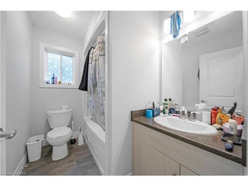 270 Bradshaw Drive Drive, Stratford, ON - Indoor Photo Showing Bathroom