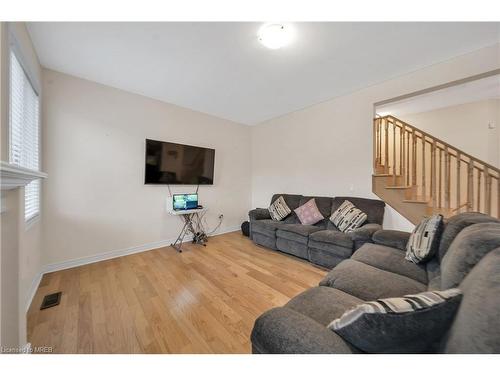 983 Edinburgh Drive Drive, Woodstock, ON - Indoor Photo Showing Living Room