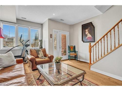 7-96 Nelson Street, Oakville, ON - Indoor Photo Showing Living Room