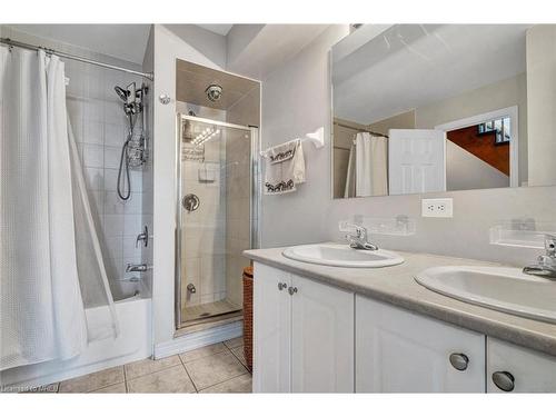 7-96 Nelson Street, Oakville, ON - Indoor Photo Showing Bathroom