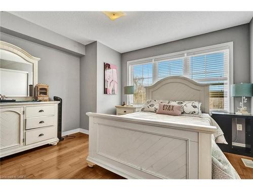 7-96 Nelson Street, Oakville, ON - Indoor Photo Showing Bedroom