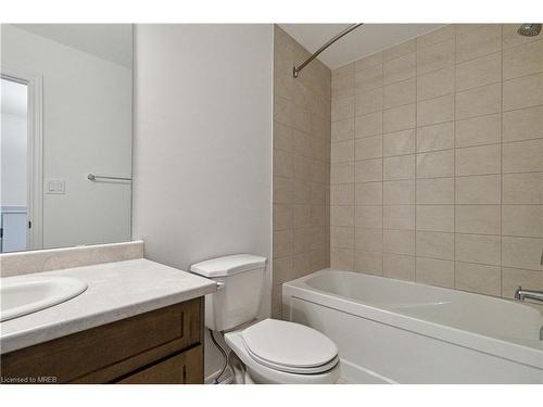 27-120 Court Drive, Paris, ON - Indoor Photo Showing Bathroom