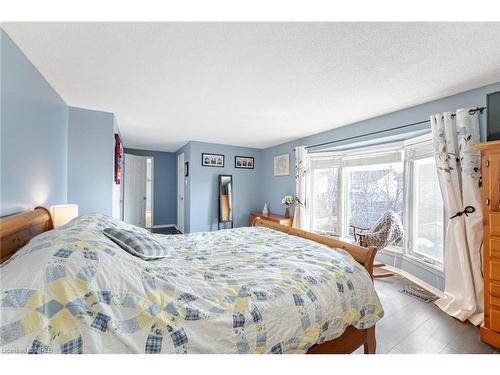 3005 Headon Forest Drive, Burlington, ON - Indoor Photo Showing Bedroom