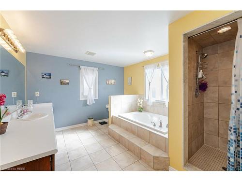 3005 Headon Forest Drive, Burlington, ON - Indoor Photo Showing Bathroom