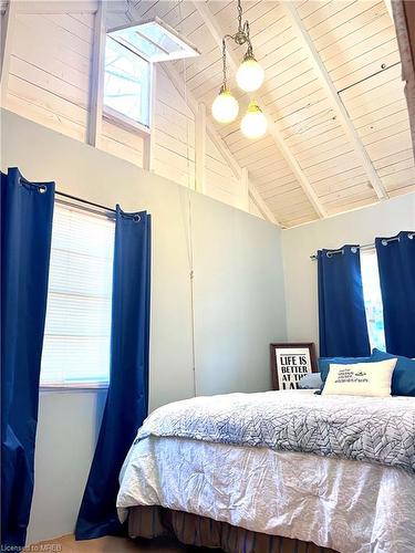 29 Pleasant View Drive, Kawartha Lakes, ON - Indoor Photo Showing Bedroom