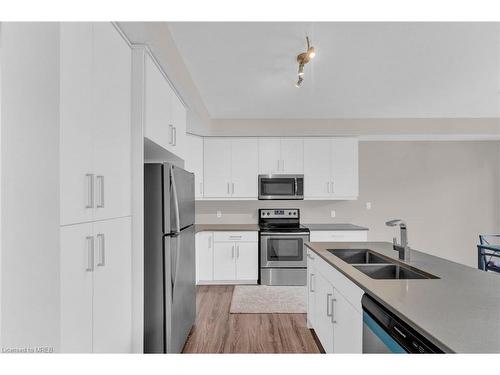 958 Battery Park, London, ON - Indoor Photo Showing Kitchen With Stainless Steel Kitchen With Double Sink With Upgraded Kitchen