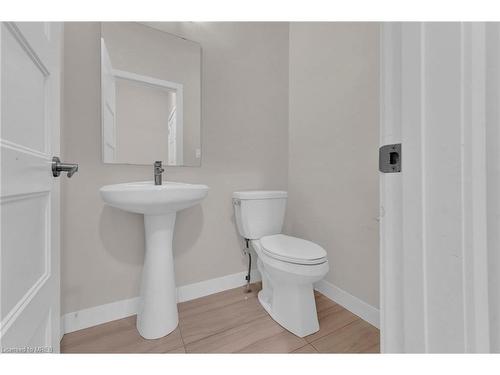 958 Battery Park, London, ON - Indoor Photo Showing Bathroom