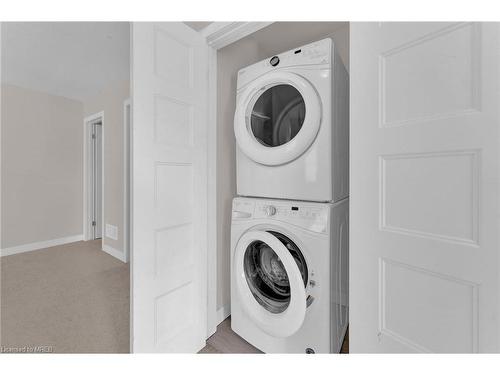 958 Battery Park, London, ON - Indoor Photo Showing Laundry Room