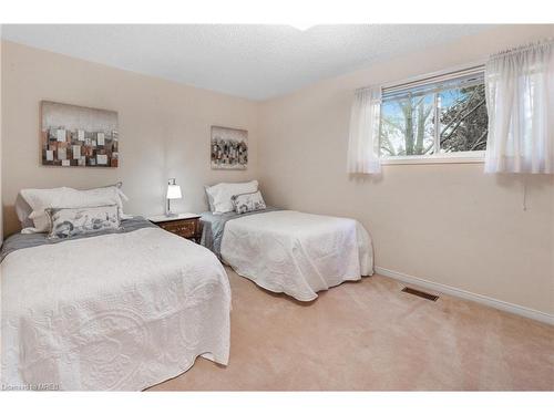 1-19 Silverbirch Boulevard, Mount Hope, ON - Indoor Photo Showing Bedroom