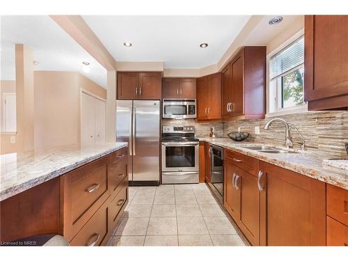 1-19 Silverbirch Boulevard, Mount Hope, ON - Indoor Photo Showing Kitchen With Double Sink