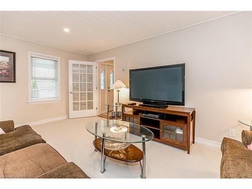 1032 Base Line Road, Severn Bridge, ON - Indoor Photo Showing Living Room