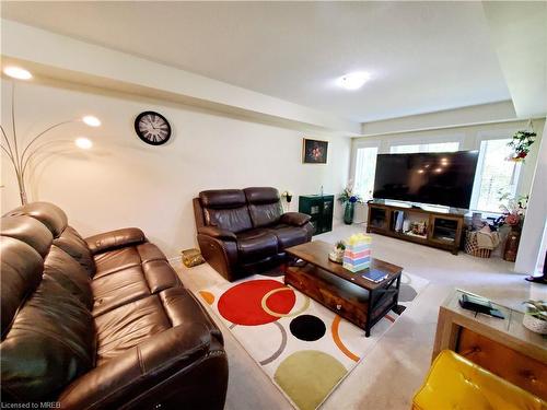 20-570 Linden Drive, Cambridge, ON - Indoor Photo Showing Living Room